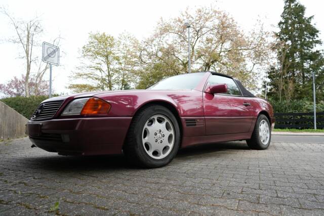 Image 1/95 of Mercedes-Benz 300 SL (1993)