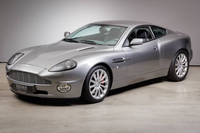 Bild 1/29 von Aston Martin V12 Vanquish (2001)