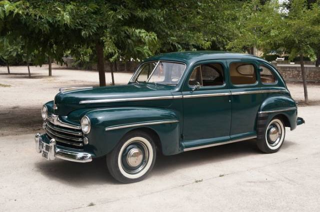 Image 1/9 of Ford Super Deluxe (1947)