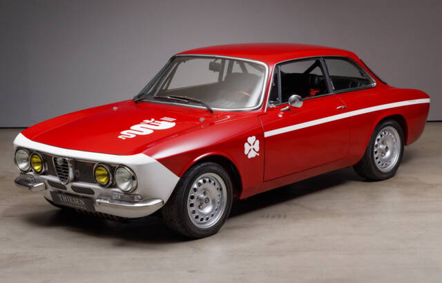 Afbeelding 1/30 van Alfa Romeo Giulia GT 1300 Junior (1974)