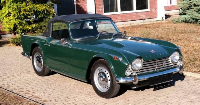 Triumph TR4 Roadster dunkelgrün 1964