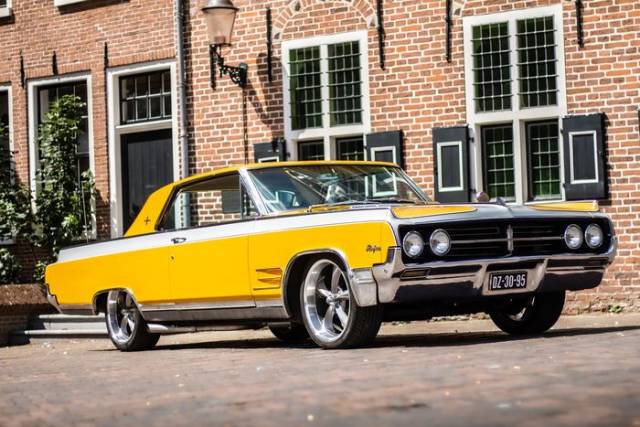Image 1/7 de Oldsmobile Starfire (1964)