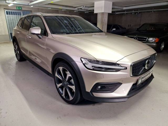 Bild 1/15 von Volvo V60 B5 AWD Cross Country (2022)