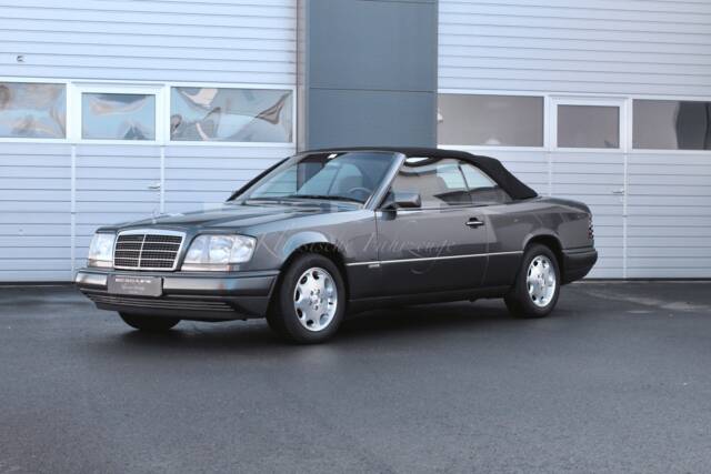 Bild 1/31 von Mercedes-Benz E 200 (1996)