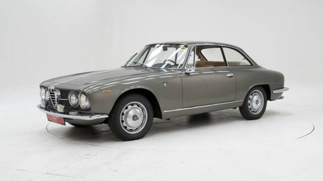Image 1/15 de Alfa Romeo 2000 Sprint (1961)