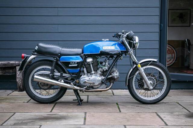 Immagine 1/27 di Ducati 750 GT (1975)