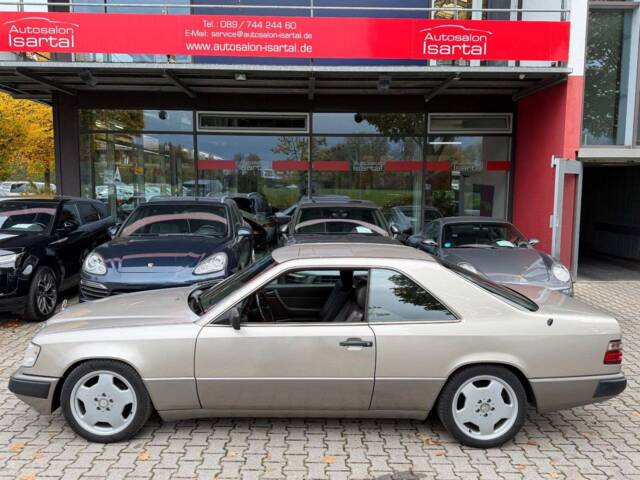Bild 1/21 von Mercedes-Benz 300 CE (1988)