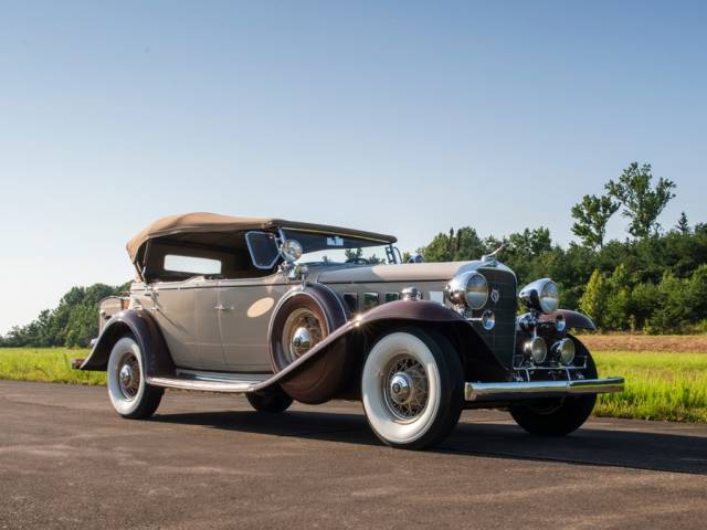 Image 1/44 of Cadillac V-12 (1932)