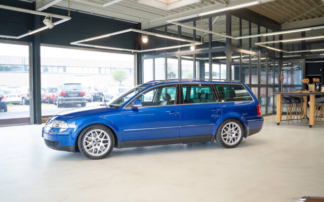 Image 1/59 de Volkswagen Passat Variant 4.0 W8 (2004)