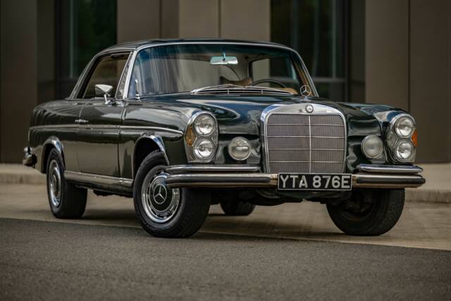 Image 1/10 of Mercedes-Benz 250 SE (1967)