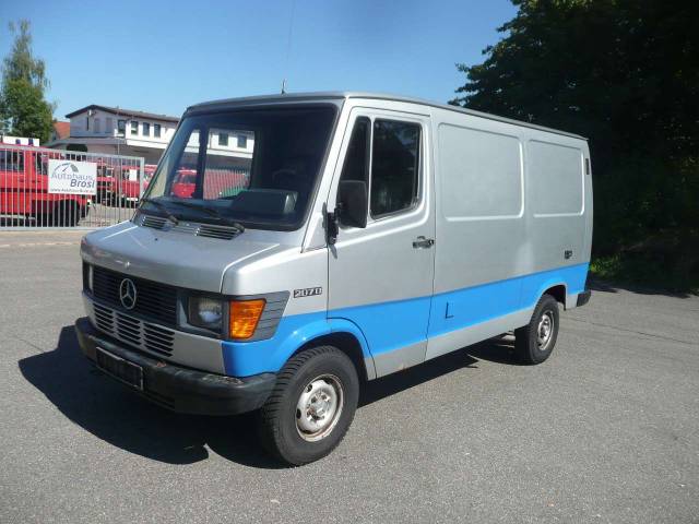 Image 1/15 de Mercedes-Benz T1 207 D (1985)