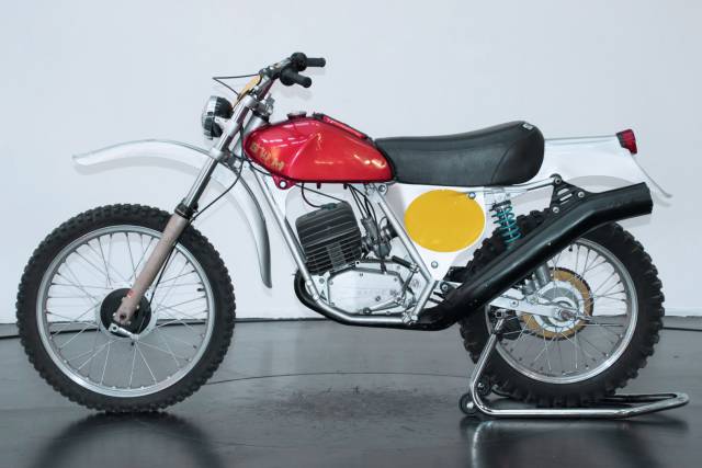 Image 1/10 de SWM DUMMY (1975)