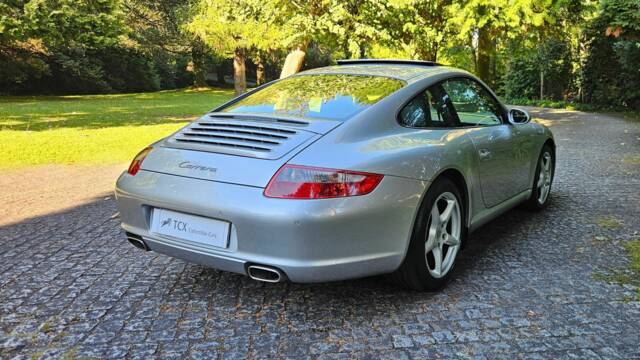 Image 1/37 de Porsche 911 Carrera (2004)