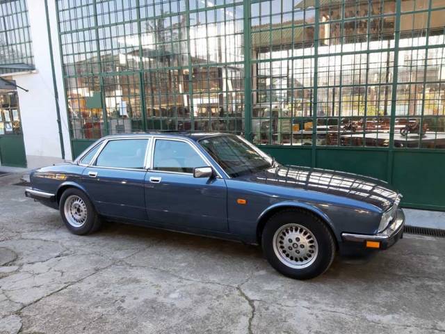 Bild 1/29 von Jaguar Sovereign 3.6 (1988)