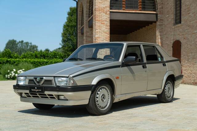 Bild 1/50 von Alfa Romeo 75 2.0 Twin Spark (1989)