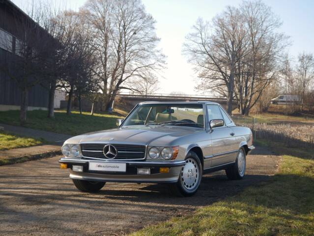Bild 1/30 von Mercedes-Benz 560 SL (1989)