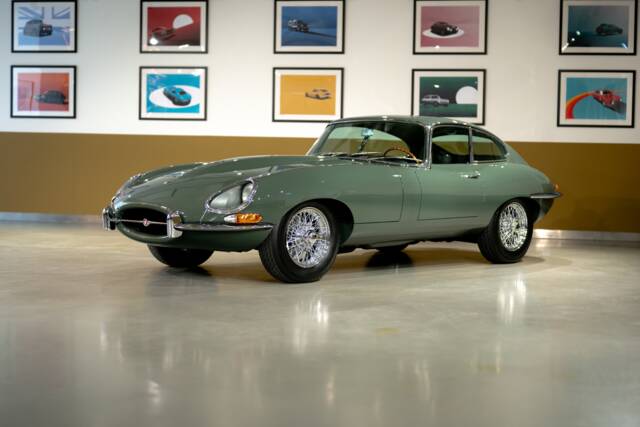Image 1/50 de Jaguar Type E 4.2 (1966)