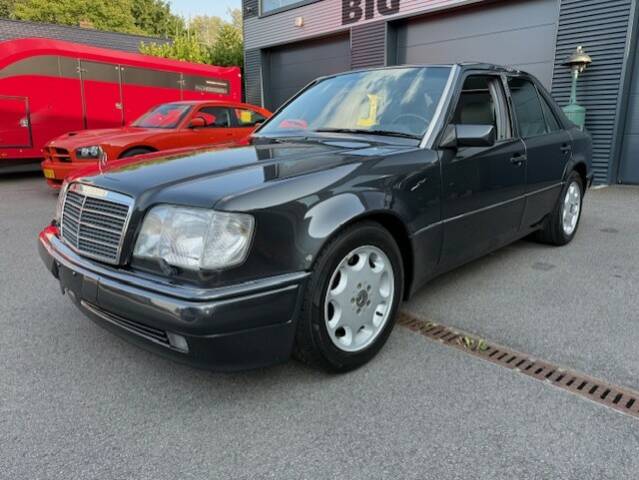 Image 1/24 de Mercedes-Benz E 500 (1994)