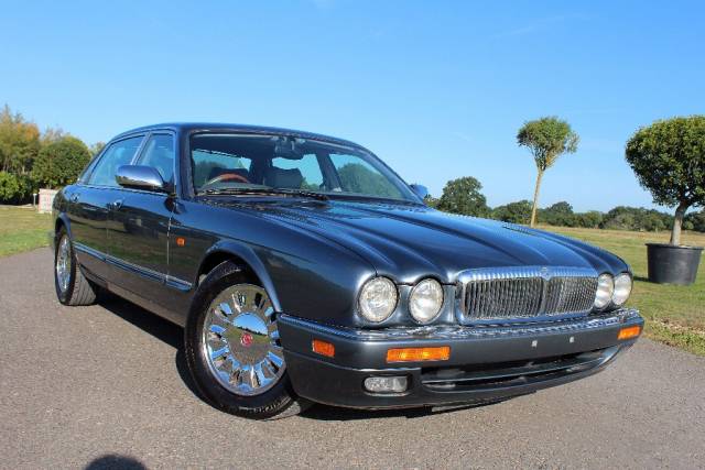 Image 1/19 of Daimler Double Six (1997)