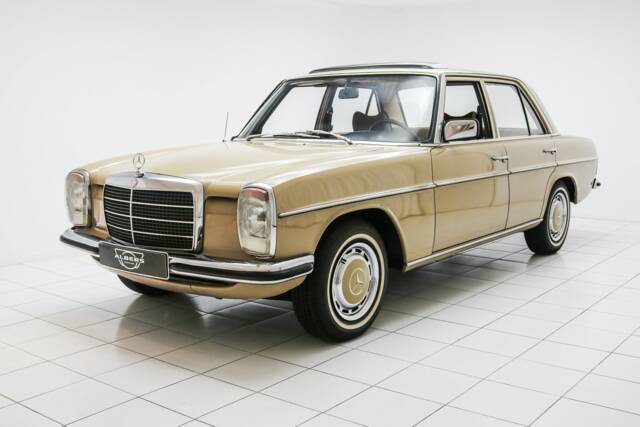 Imagen 1/12 de Mercedes-Benz 200 (1974)