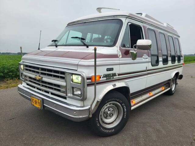 Image 1/8 of Chevrolet Van (1990)