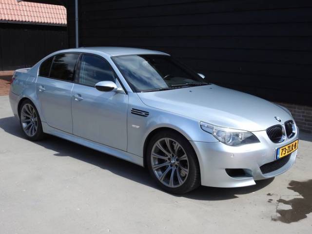Immagine 1/9 di BMW M5 (2006)