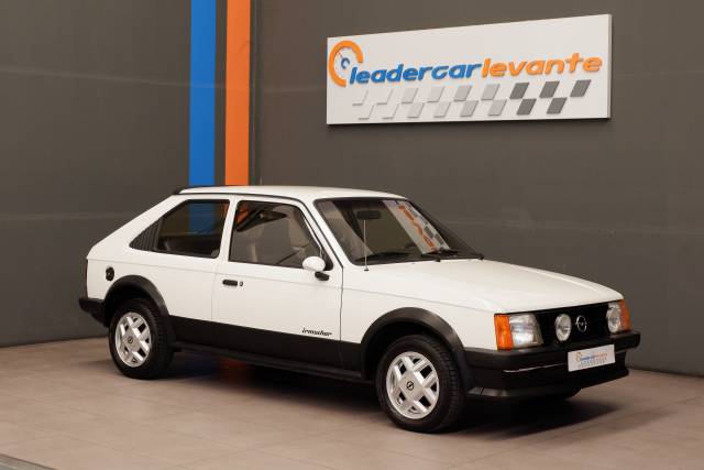 Imagen 1/36 de Opel Kadett 1,6 S (1983)