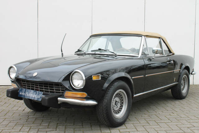 Image 1/22 of FIAT 124 Spider CS1 (1974)