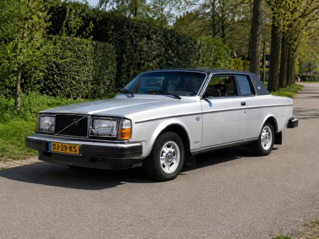 Image 1/8 de Volvo 262 C Bertone (1979)