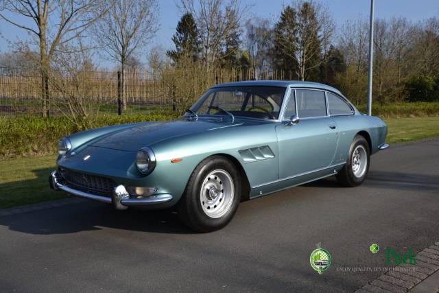 Afbeelding 1/43 van Ferrari 330 GT 2+2 (1967)