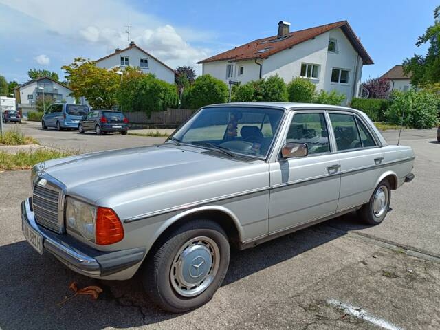 Bild 1/4 von Mercedes-Benz 230 E (1981)