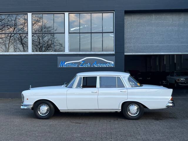 Bild 1/29 von Mercedes-Benz 230 S (1965)