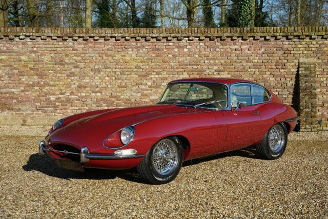 Immagine 1/50 di Jaguar E-Type (1968)