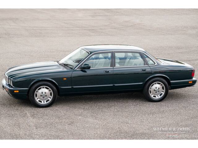 Bild 1/34 von Jaguar XJ6 3.2 Executive (1997)