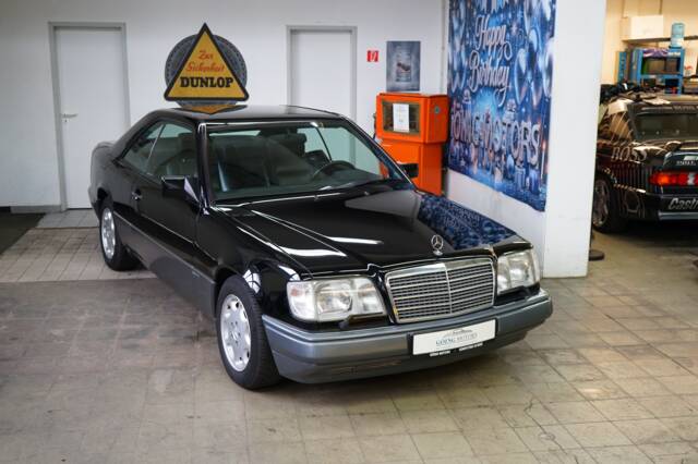 Bild 1/35 von Mercedes-Benz E 320 (1993)