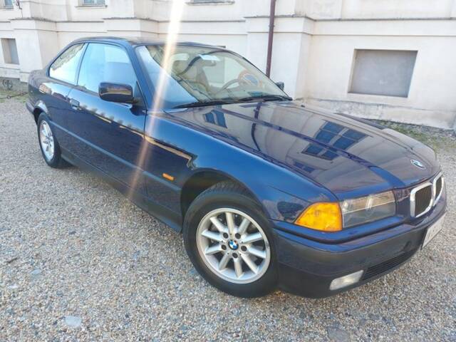 Image 1/7 de BMW 320i (1997)
