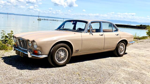Bild 1/17 von Jaguar XJ 6 2.8 (1971)