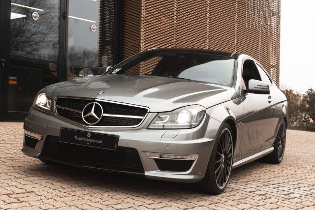 Imagen 1/50 de Mercedes-Benz C 63 AMG (2011)