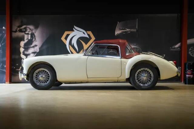 Image 1/17 of MG MGA Twin Cam (1958)