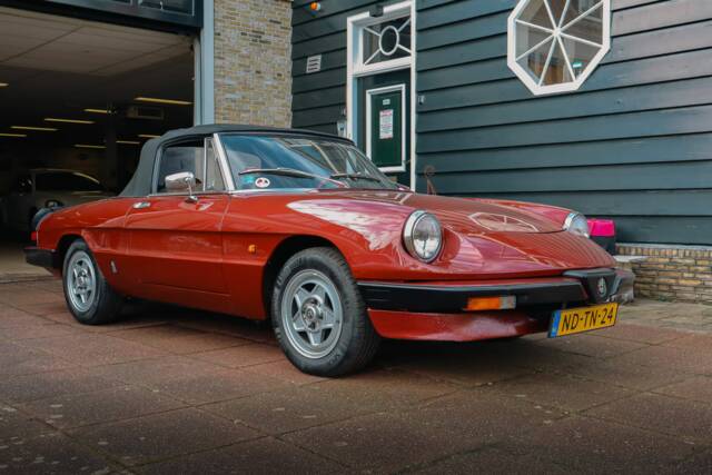 Bild 1/8 von Alfa Romeo 1.6 Spider (1983)