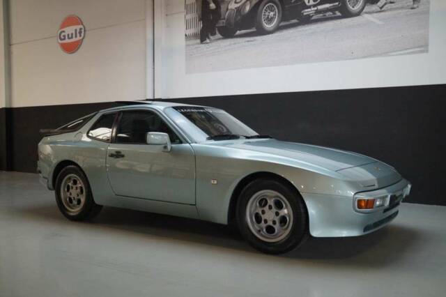 Bild 1/50 von Porsche 944 Turbo (1986)