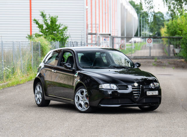 Image 1/36 de Alfa Romeo 147 3.2 GTA (2003)