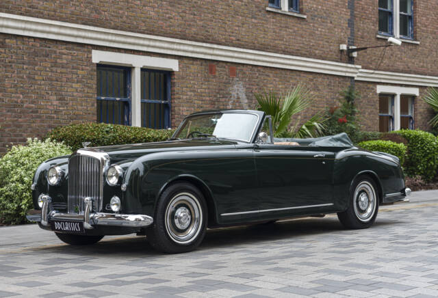 Image 1/33 de Bentley S1 DHC Park Ward (1956)