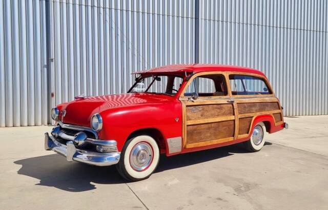 Immagine 1/7 di Ford Custom DeLuxe Country Squire (1951)