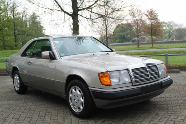 Image 1/8 of Mercedes-Benz 230 CE (1991)