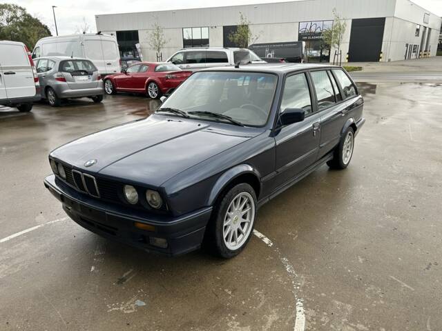 Image 1/8 of BMW 320i Touring (1989)