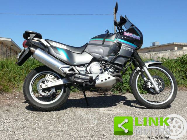 Imagen 1/10 de Yamaha DUMMY (1993)
