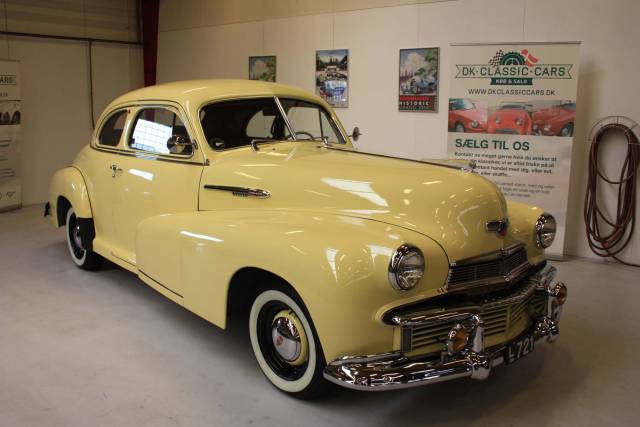 Image 1/50 of Oldsmobile 68 Club Coupe (1942)