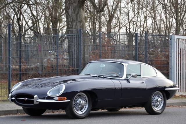 Bild 1/32 von Jaguar E-Type 4.2 (1967)
