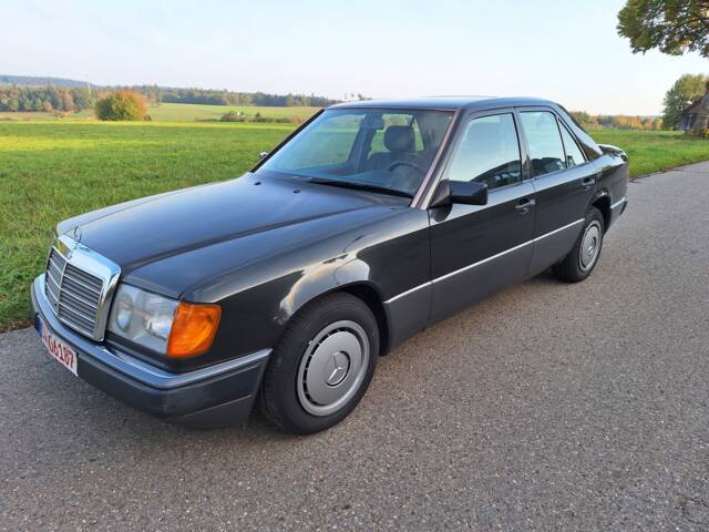 Image 1/4 of Mercedes-Benz 190 D 2.5 (1991)